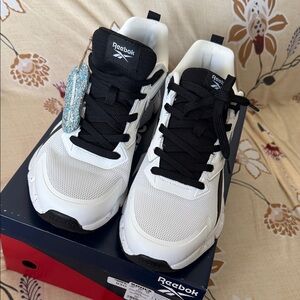 Reebok zig vector Men's Black and White Athletic sneakers